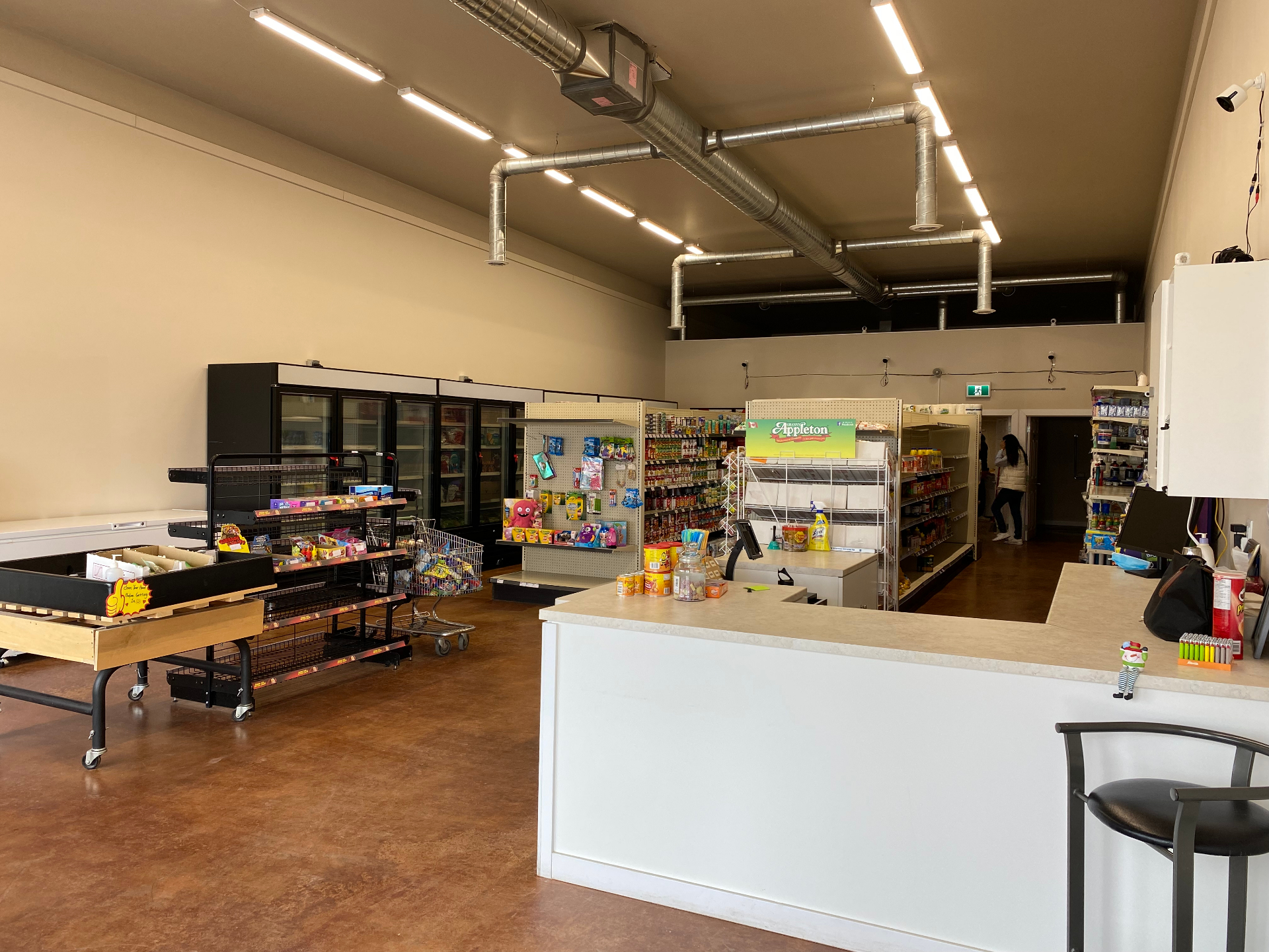 距离萨斯卡通东北部30公里，Aberdeen 商业物业出售！——林与唐地产 - 2